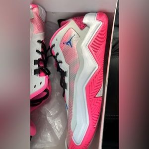 New pink Jordan’s size 11